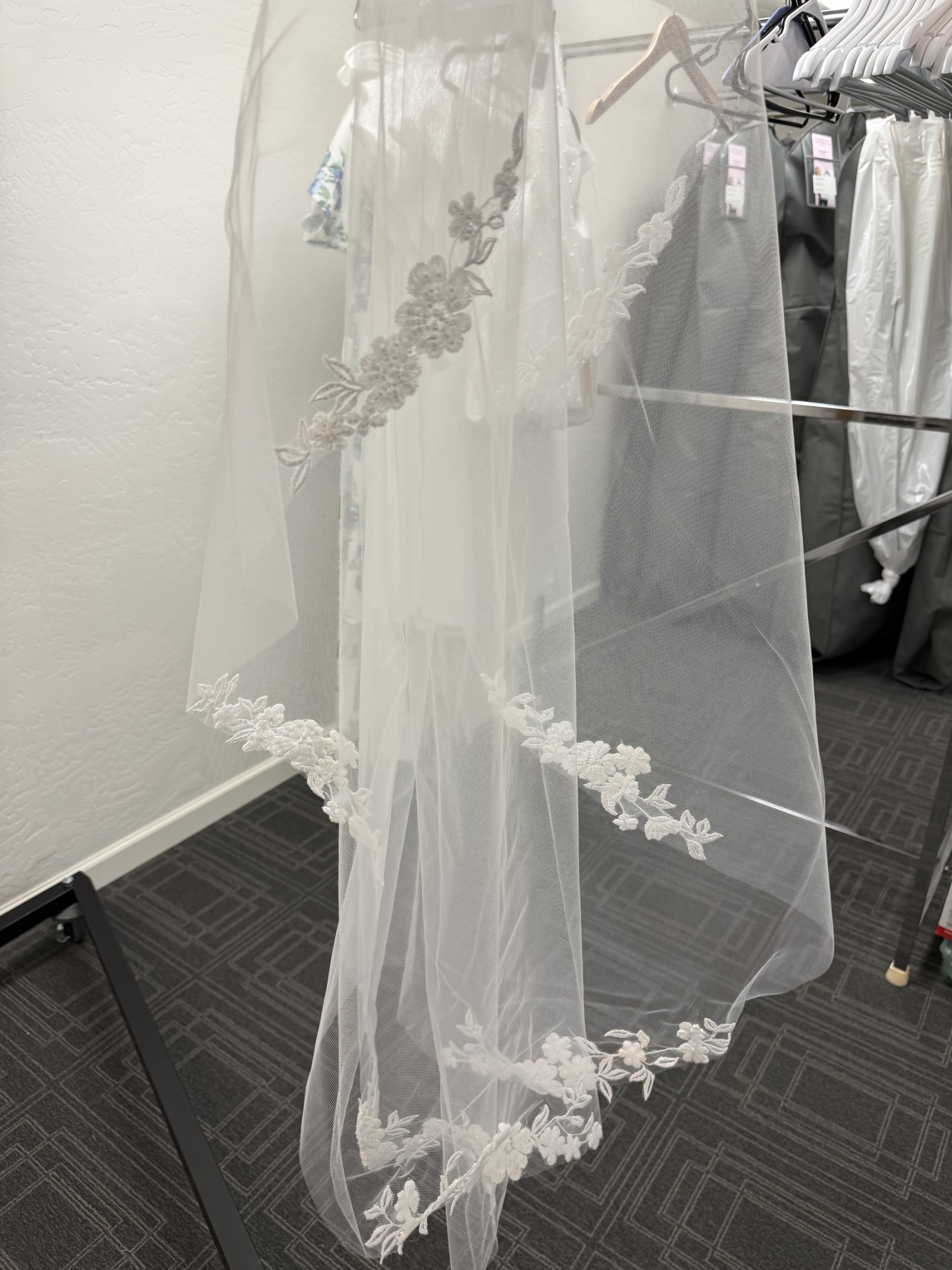 Veils & Accessories - V7902 | Charlotte's Weddings | Ashland, OR